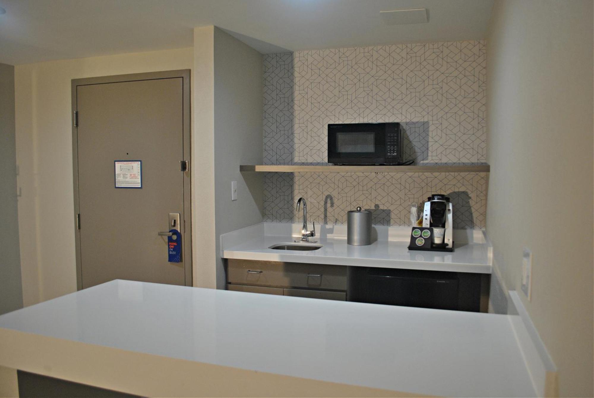 Holiday Inn Express Hotel & Suites Dover By Ihg Экстерьер фото